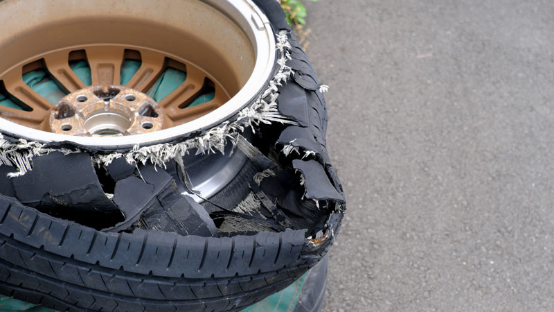ホイールについたままの廃タイヤのイメージ写真