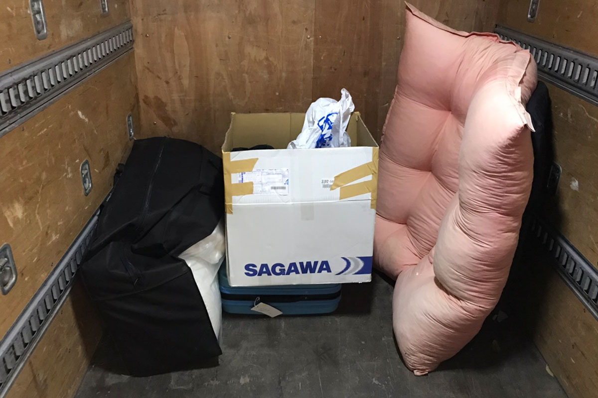 堺市中区にて回収した布団、家電類等不用品の写真