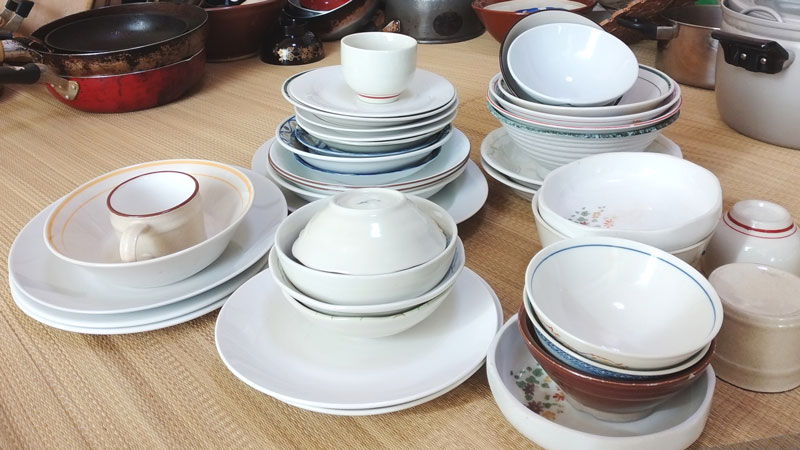 不要な食器のイメージ写真